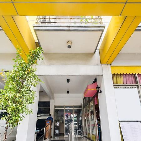 Oyo 893 Dian Suites Makati Manila Exterior foto