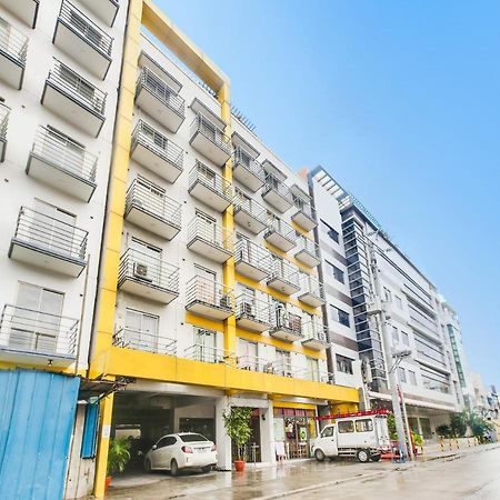 Oyo 893 Dian Suites Makati Manila Exterior foto