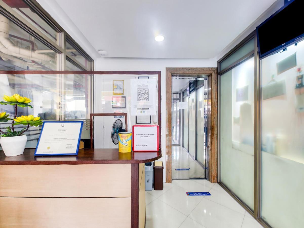 Oyo 893 Dian Suites Makati Manila Exterior foto