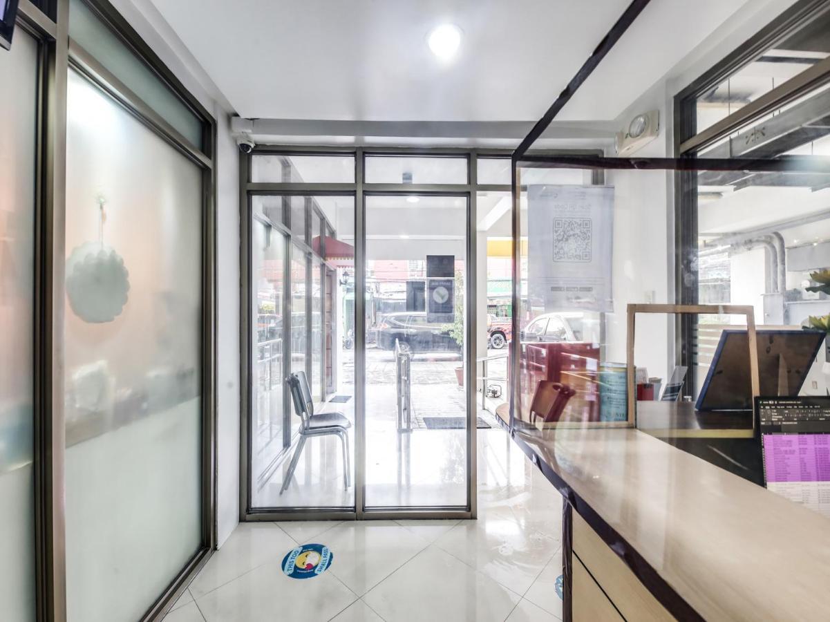 Oyo 893 Dian Suites Makati Manila Exterior foto