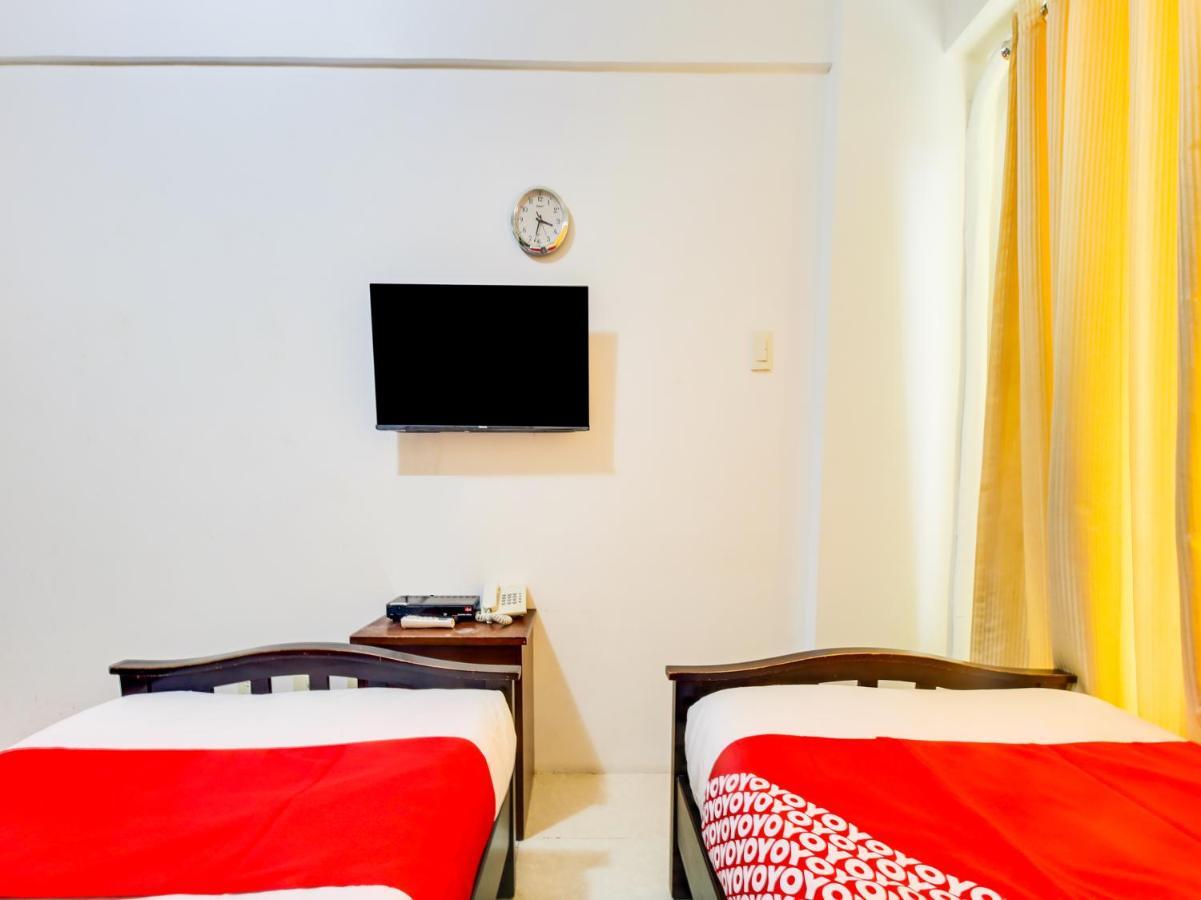 Oyo 893 Dian Suites Makati Manila Exterior foto