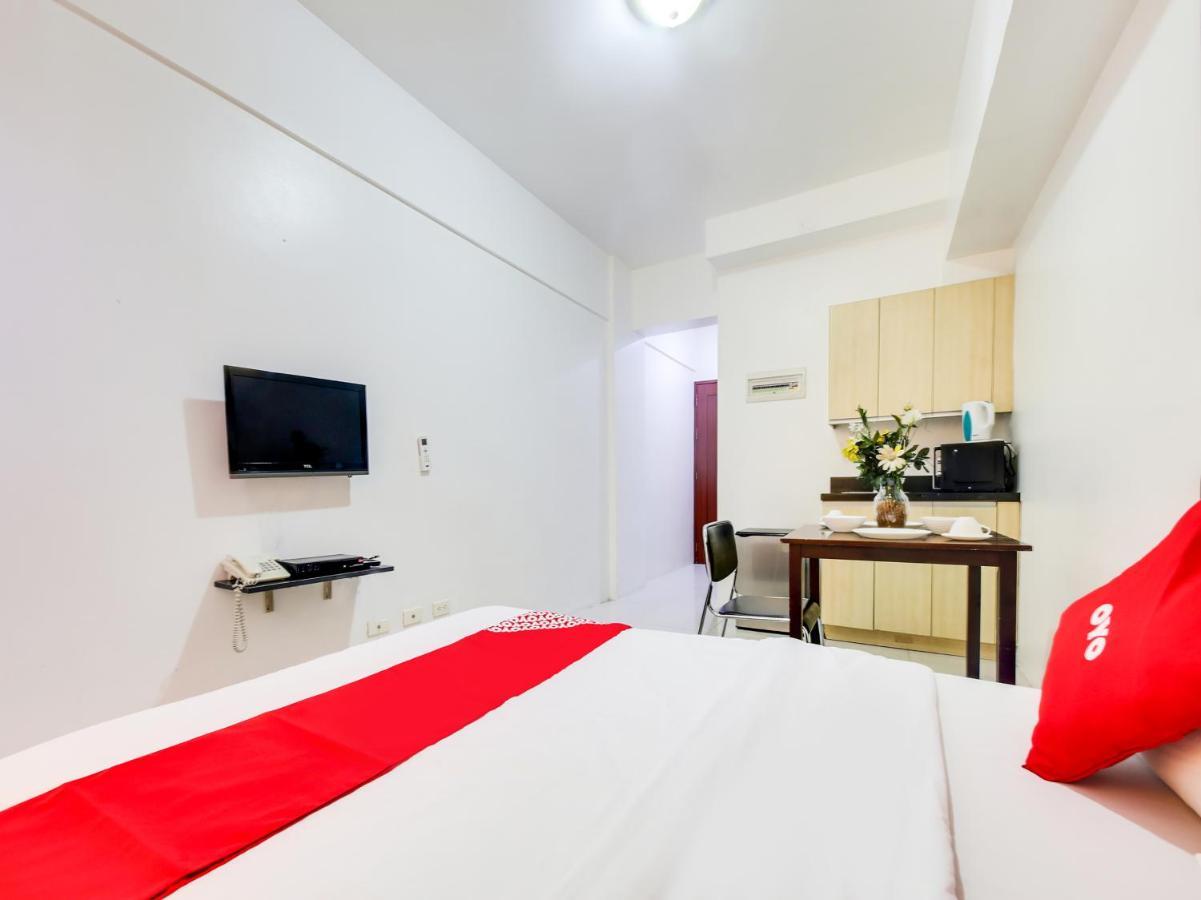 Oyo 893 Dian Suites Makati Manila Exterior foto
